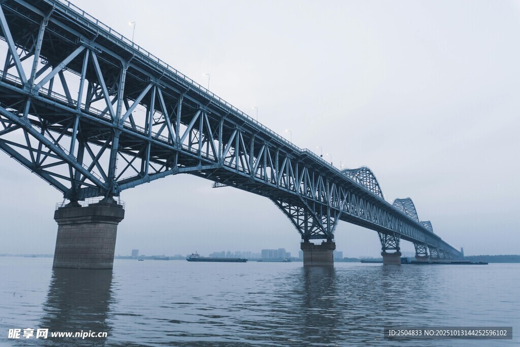 跨江大橋壯觀景象