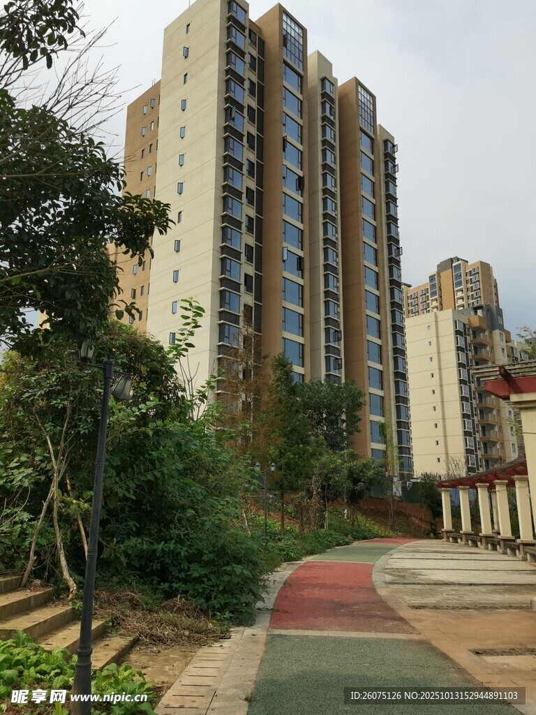 小區(qū)內(nèi)的景觀與高層住宅