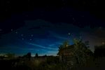 夜空下的靜謐荒野景象