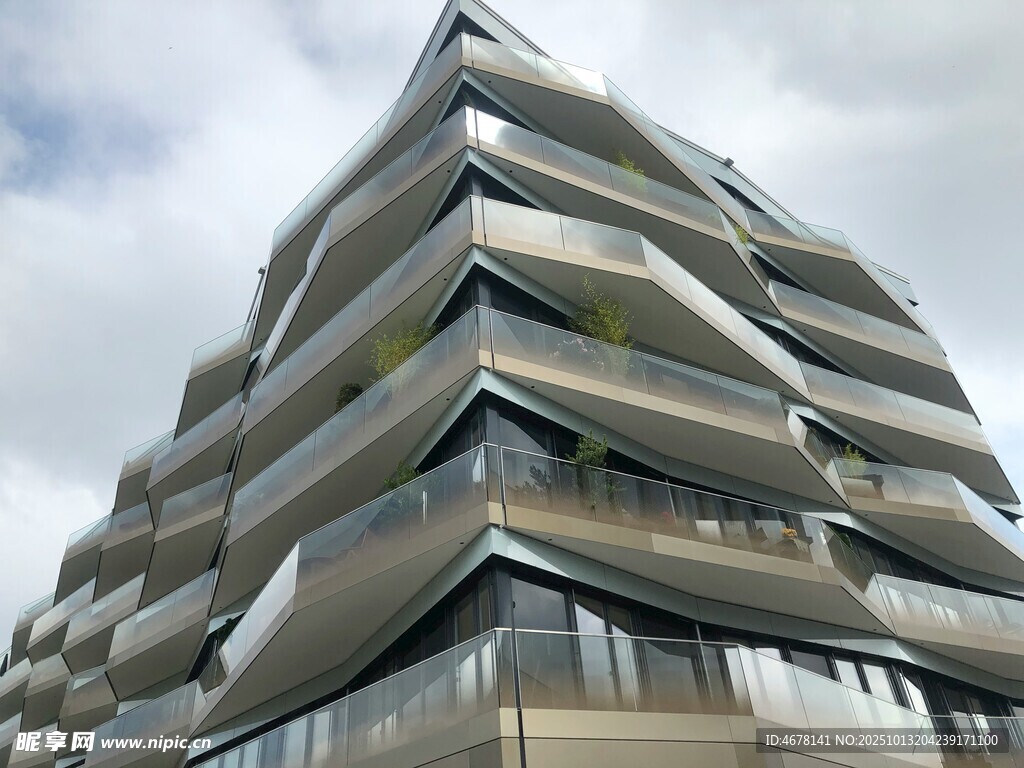 現(xiàn)代風(fēng)格螺旋造型建筑