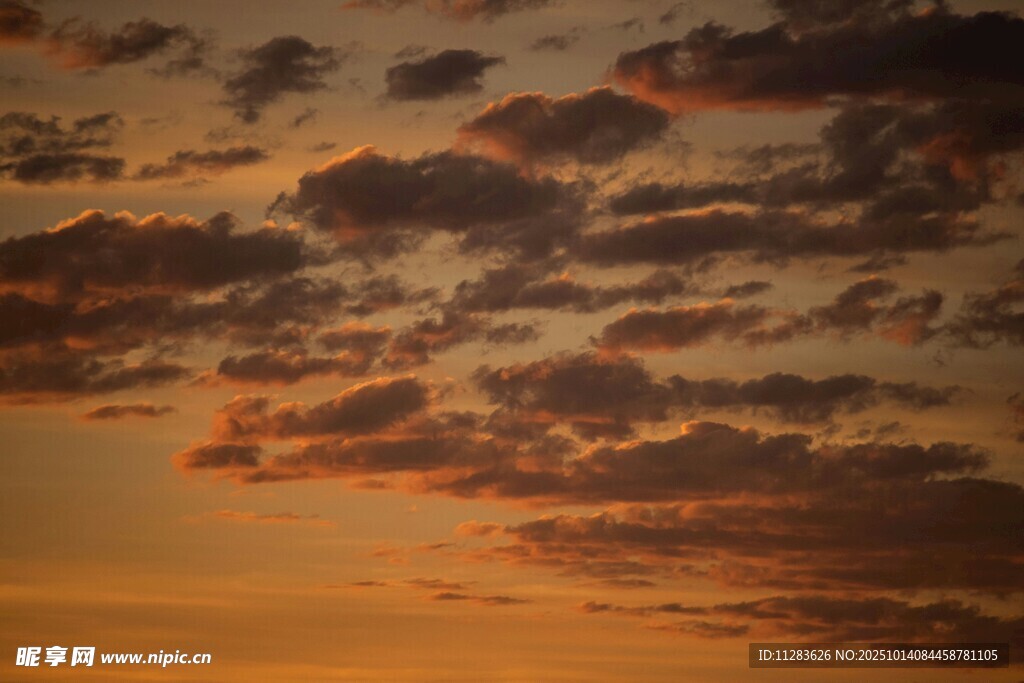 夕陽下的絢麗云層