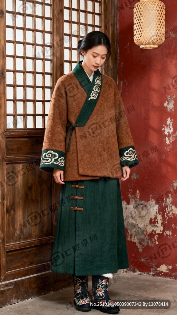 現(xiàn)代中古風(fēng)冬裝女裝海報