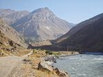 山間河畔公路風(fēng)景