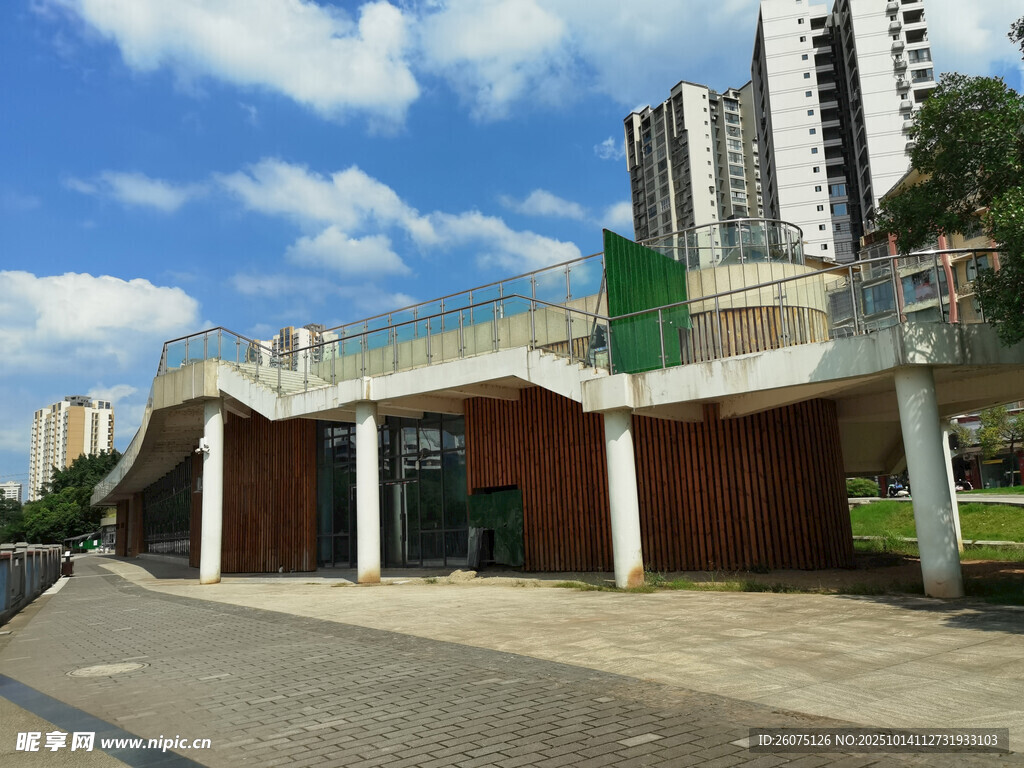 城市中獨(dú)特造型的建筑