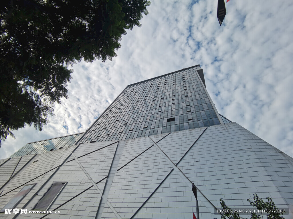 現(xiàn)代建筑外觀(guān)仰視視角