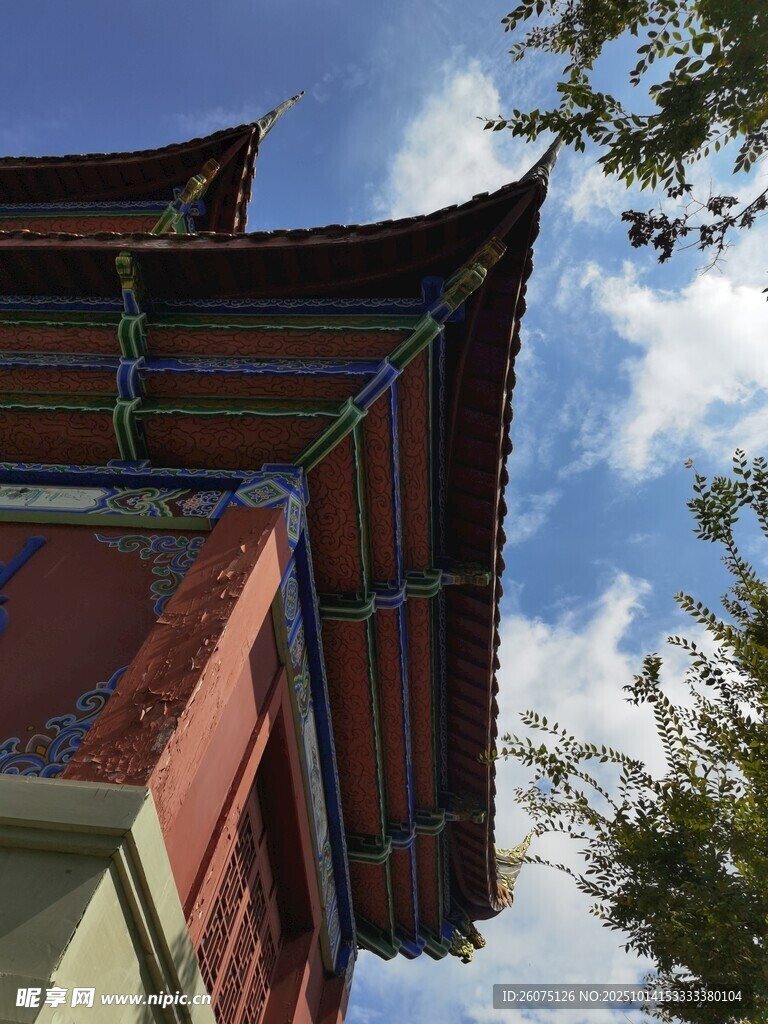 中式古建筑屋檐一角
