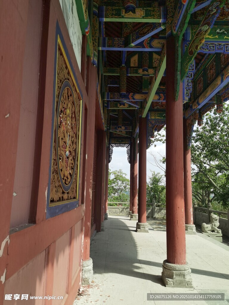 古建長(zhǎng)廊盡顯中式韻味