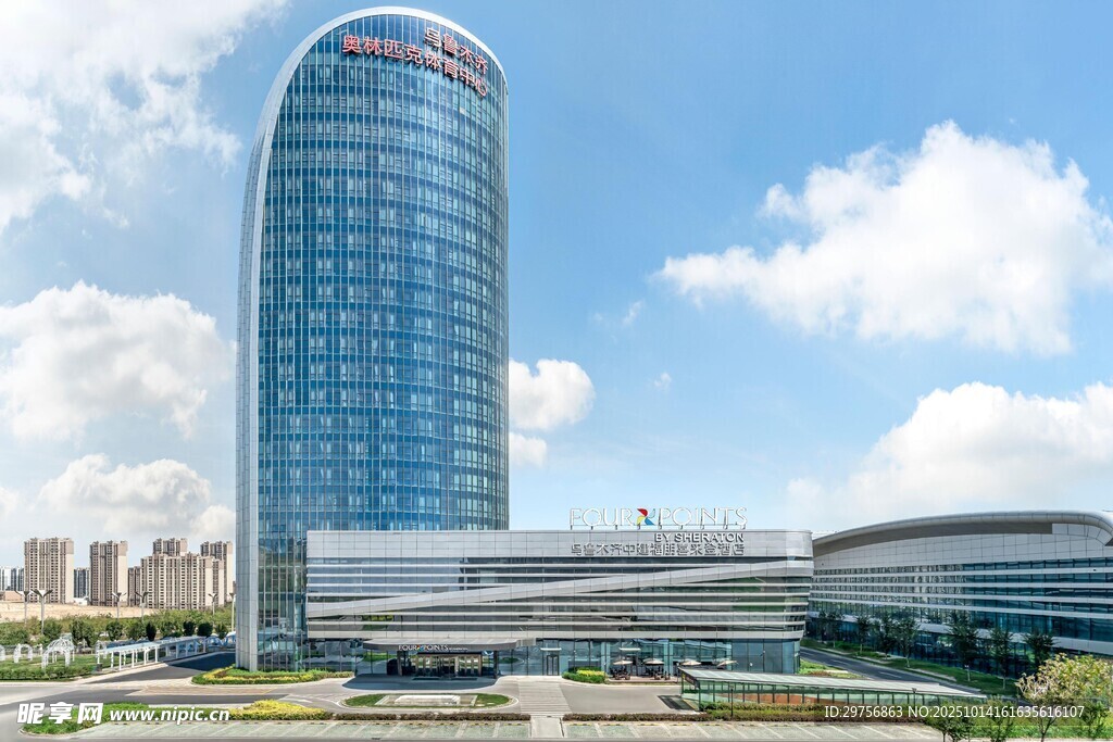 現(xiàn)代摩天大樓與周邊建筑景觀