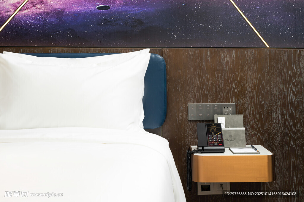 現(xiàn)代簡約風(fēng)格酒店臥室一角