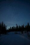 雪夜林間星空美景