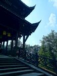 古亭景致 藍(lán)天綠樹相伴