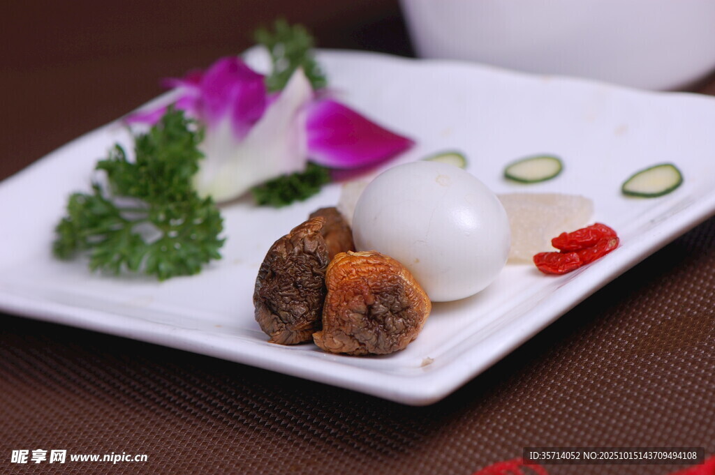 精致擺盤的特色美味佳肴