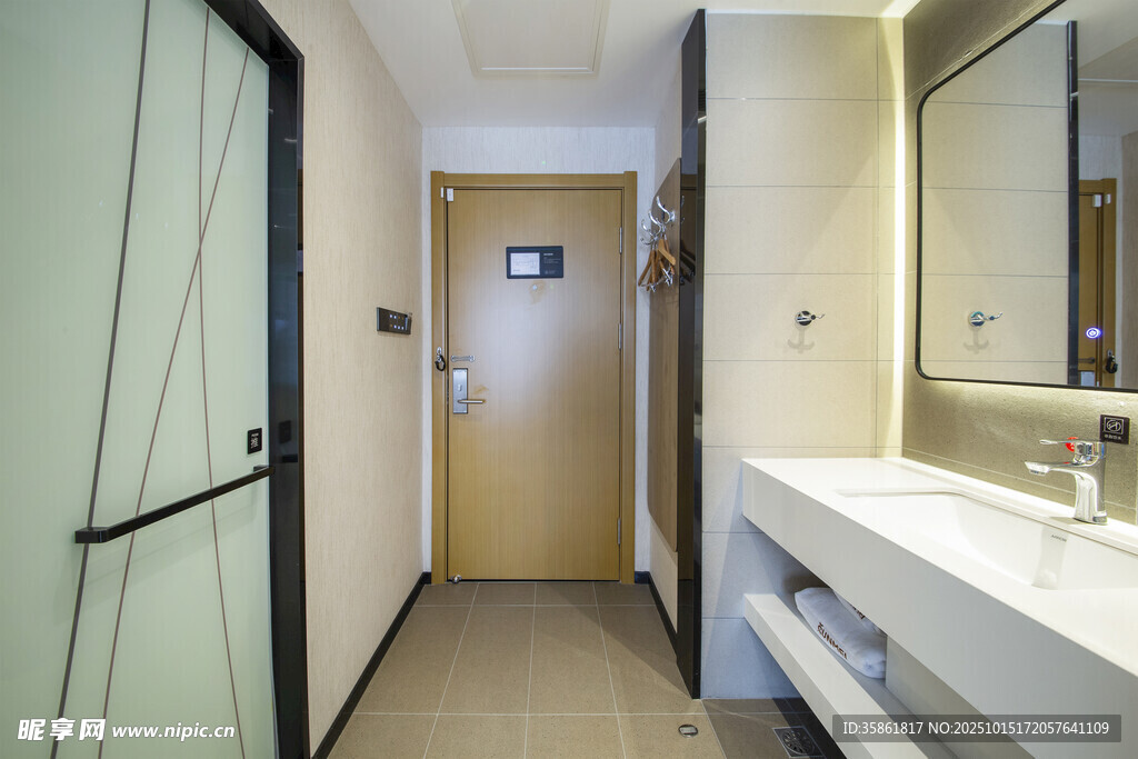 現(xiàn)代簡(jiǎn)約風(fēng)走廊衛(wèi)浴空間