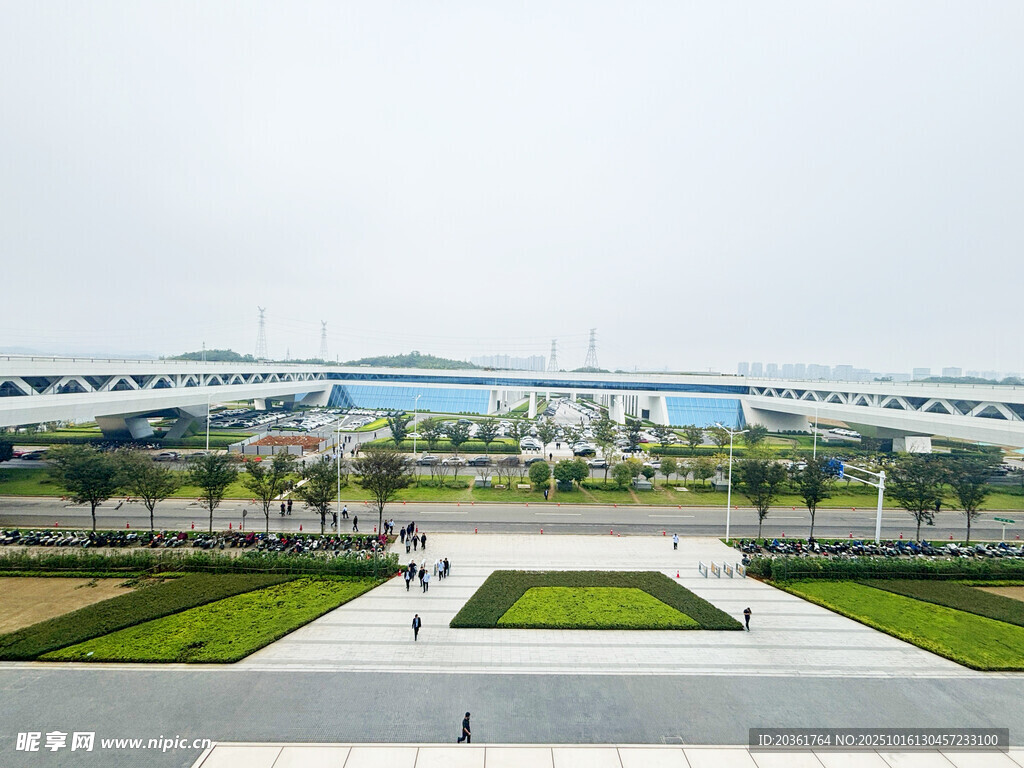 現(xiàn)代城市開闊廣場景觀