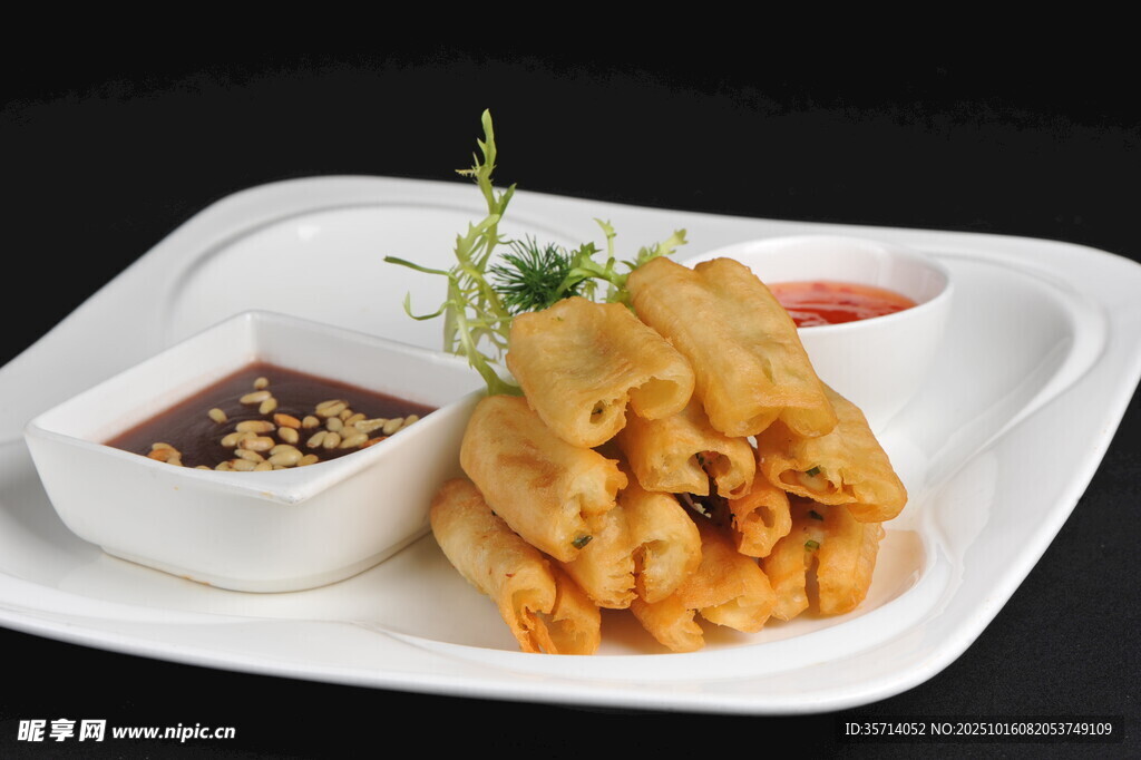 香酥魷魚配特色蘸料