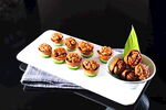精致美味堅(jiān)果糕點(diǎn)拼盤