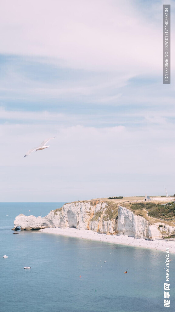 白堊斷崖下的寧靜海景