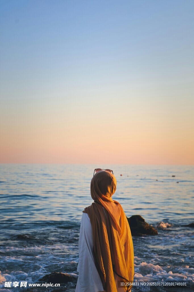 海邊獨倚 沉思者