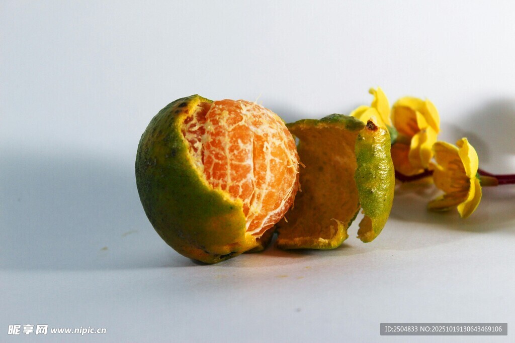 剝開的柑橘果實特寫