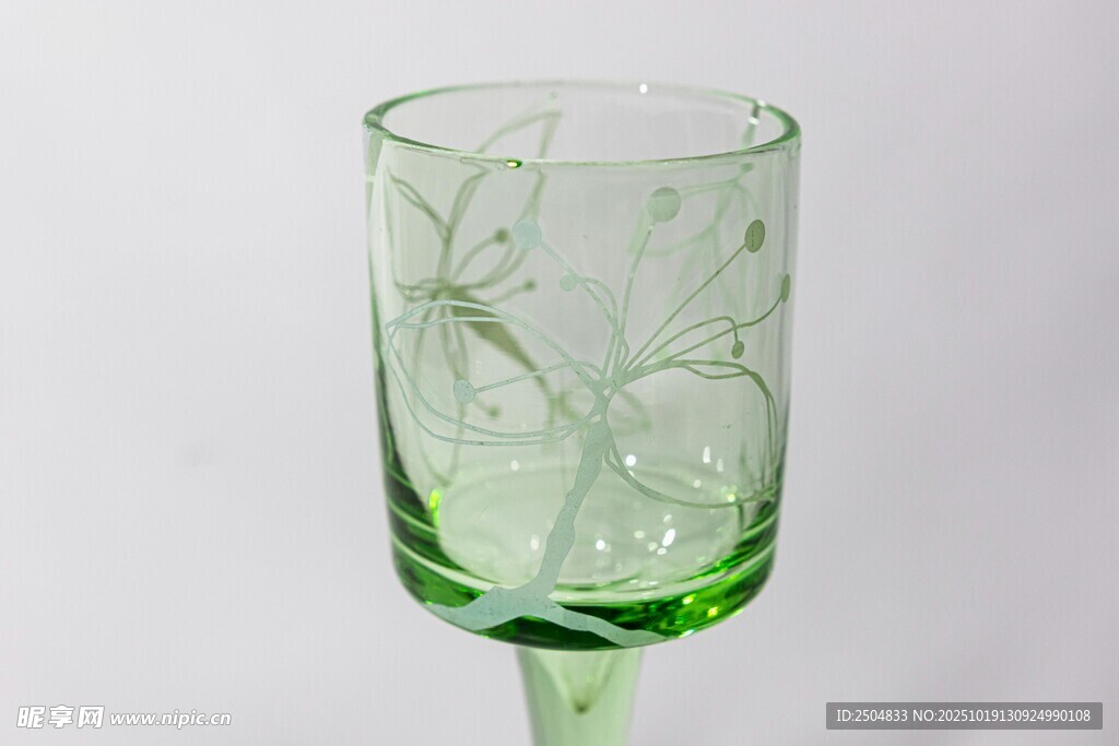 綠色雕花玻璃高腳杯