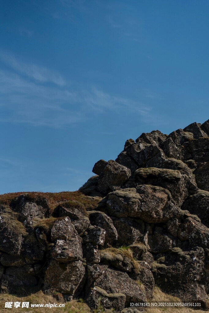 嶙峋山石與藍(lán)天美景