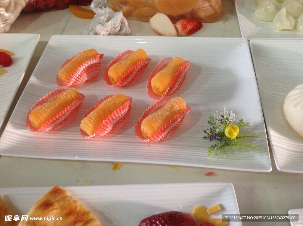 精致多彩糕點(diǎn)擺盤展示