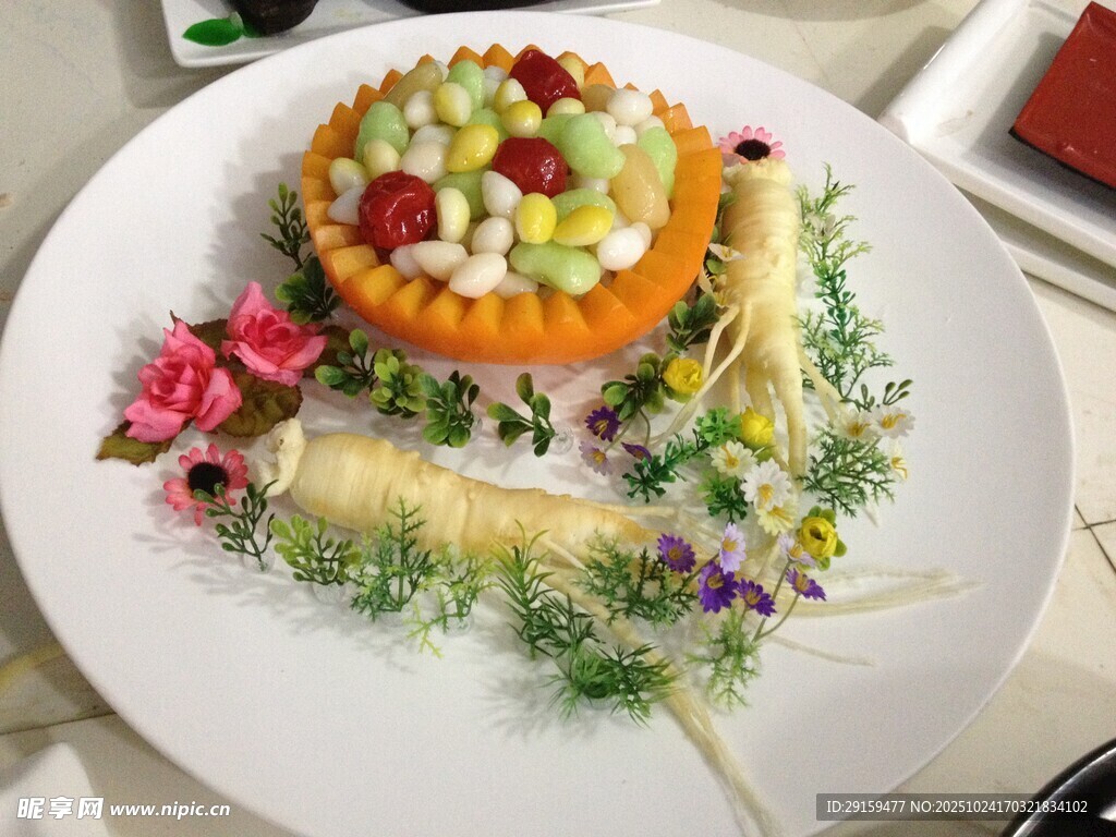 創(chuàng)意水果拼盤造型精美