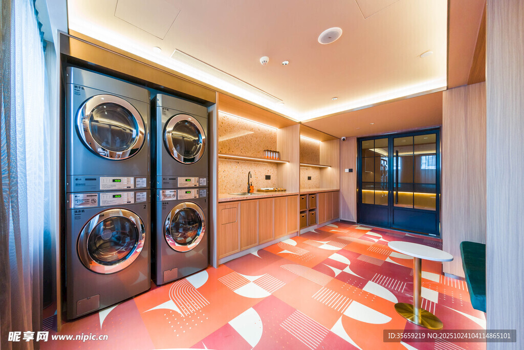 現(xiàn)代風格洗衣房室內場景