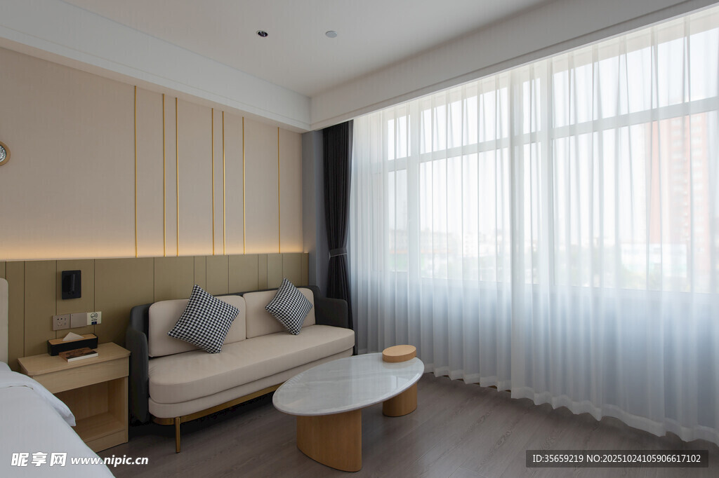 現(xiàn)代簡(jiǎn)約風(fēng)溫馨臥室空間