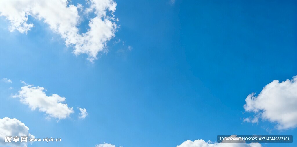 晴朗藍(lán)天與白云