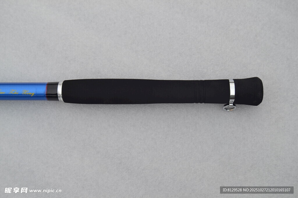 藍(lán)色手柄釣魚竿特寫