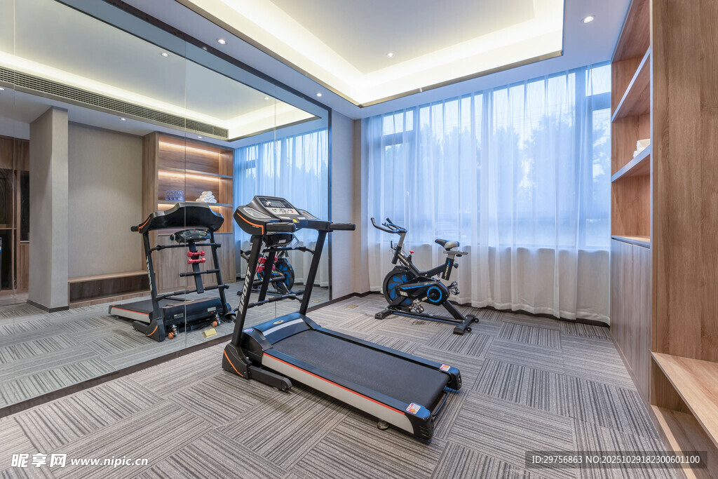 豪華室內(nèi)健身房設(shè)備展示