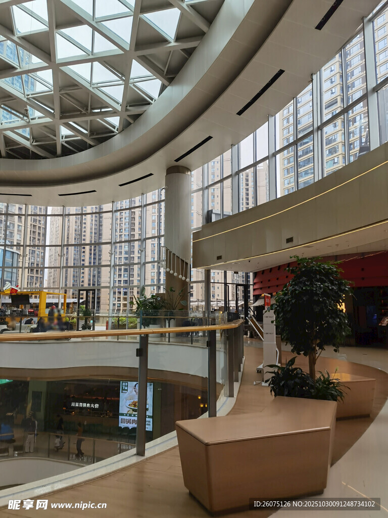 現(xiàn)代商場內(nèi)部優(yōu)雅空間