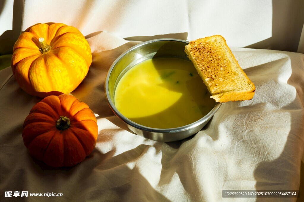 南瓜濃湯配面包