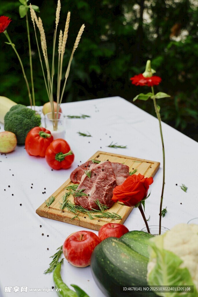 新鮮食材與烤肉的誘人組合