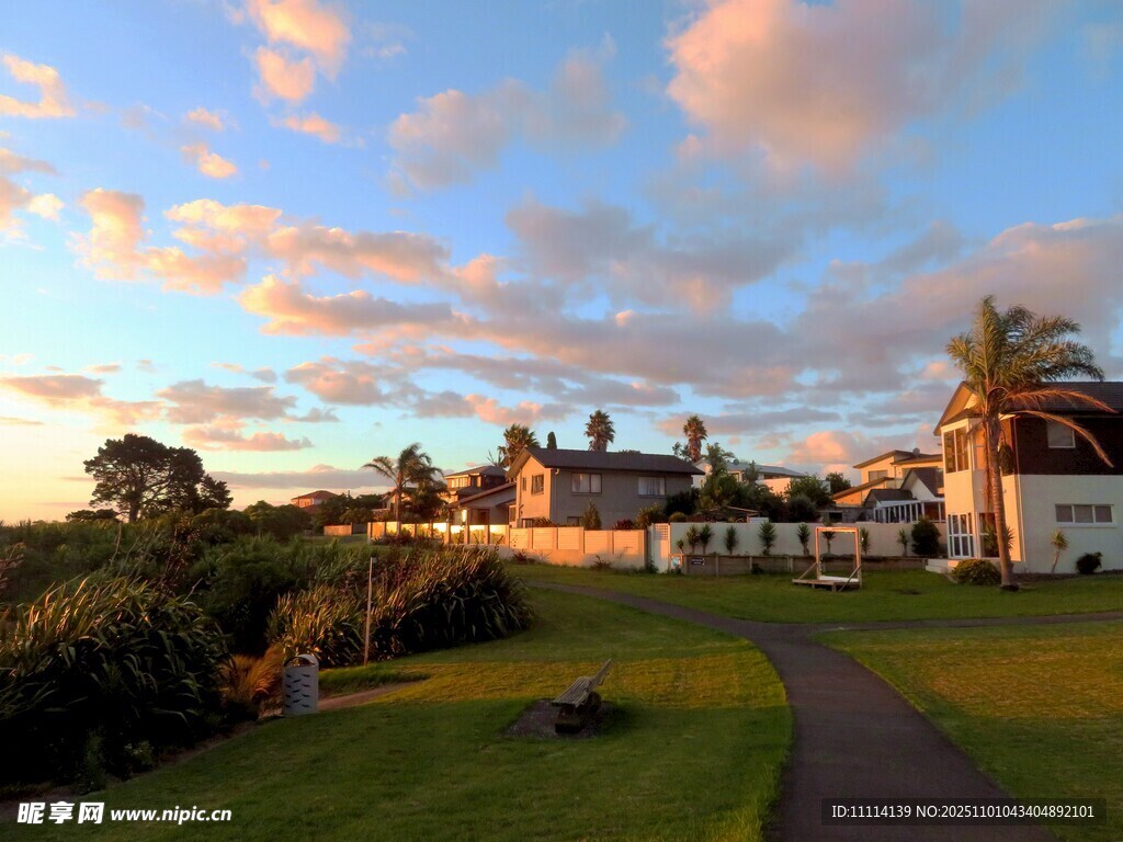 黃昏下的美麗莊園景色
