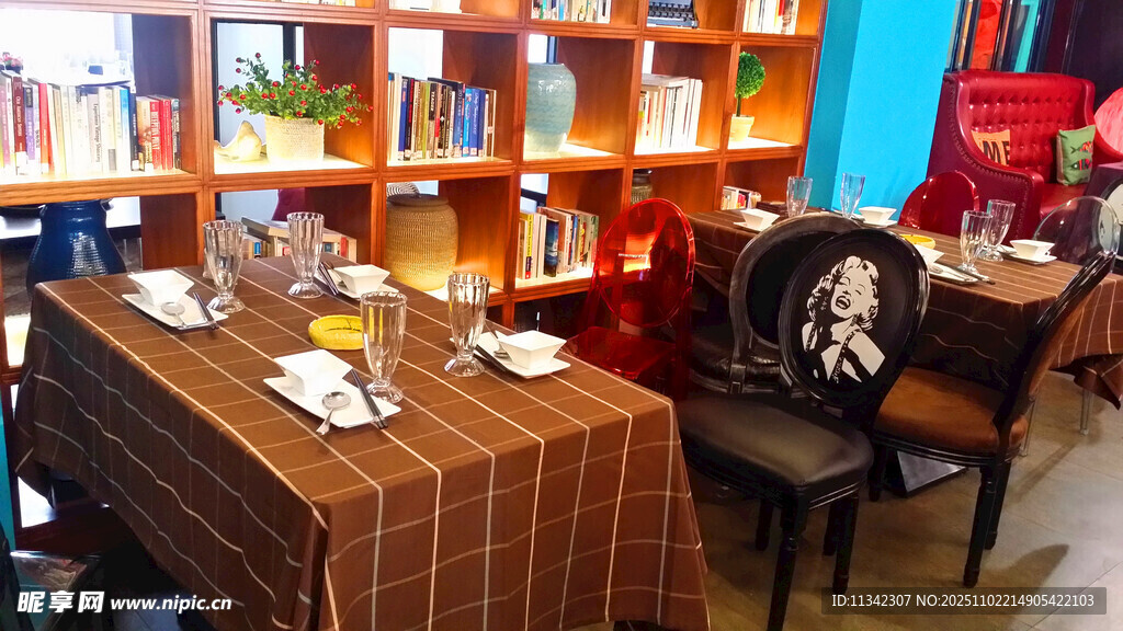 復古風雅致室內用餐場景