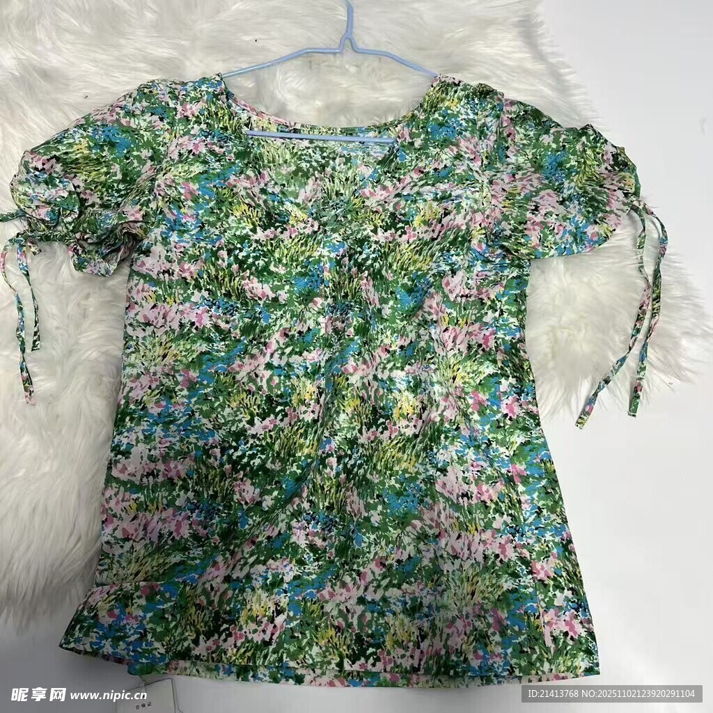 碎花短袖上衣展示