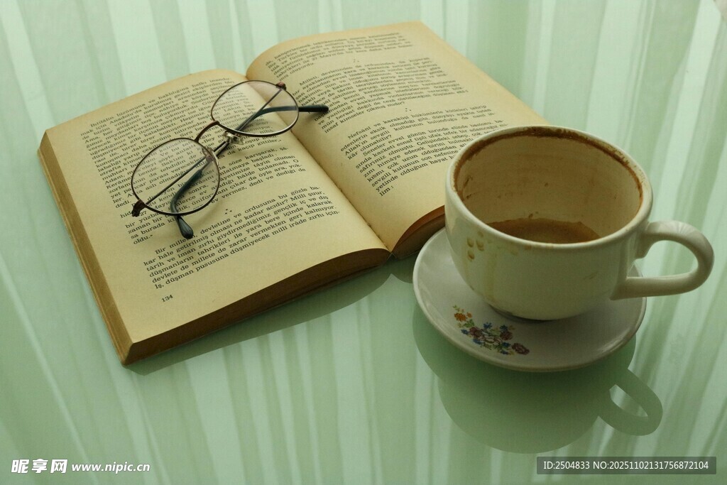 書香咖啡相伴的愜意時光