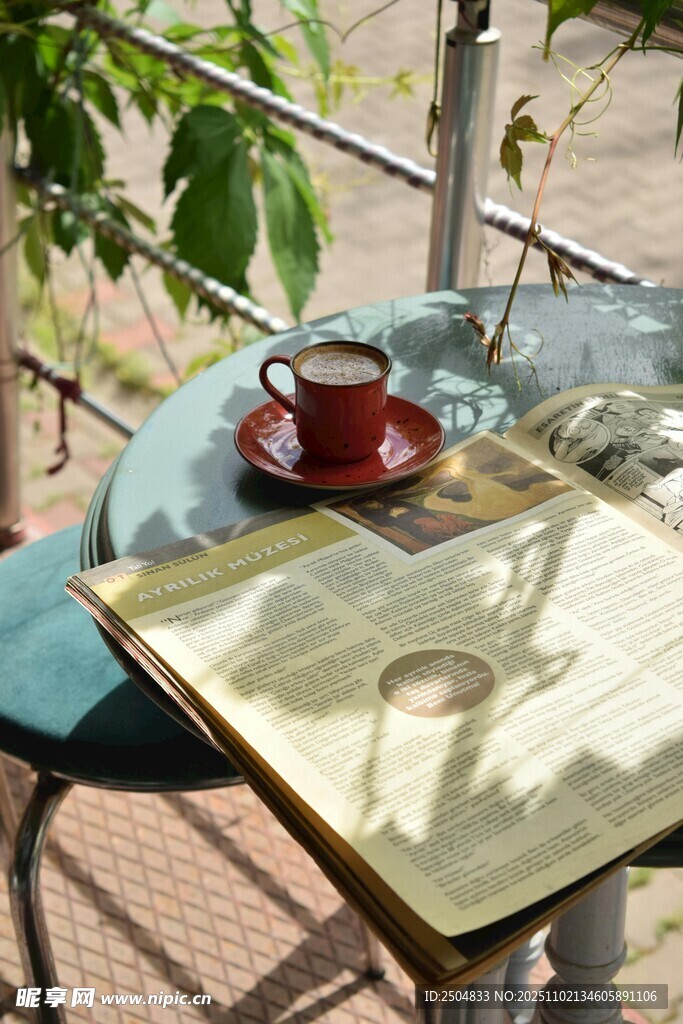 戶外茶桌茶具雅致場景