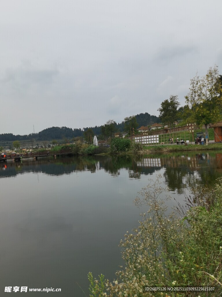 寧靜湖畔鄉(xiāng)村風(fēng)光