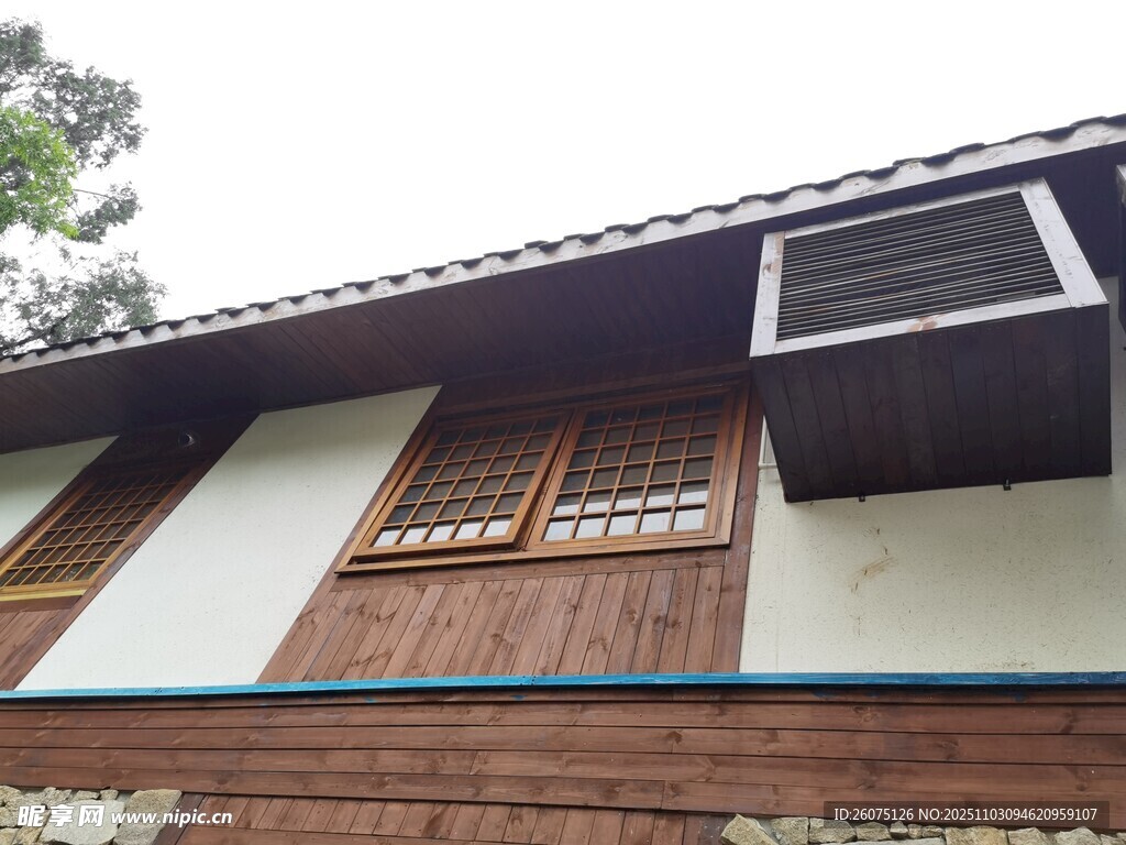 傳統(tǒng)風(fēng)格木質(zhì)結(jié)構(gòu)房屋