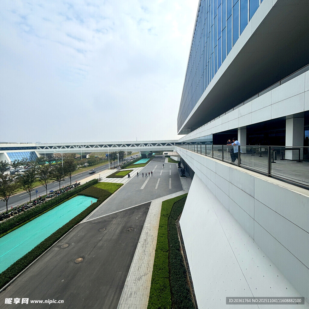 現(xiàn)代建筑外觀的開闊景觀