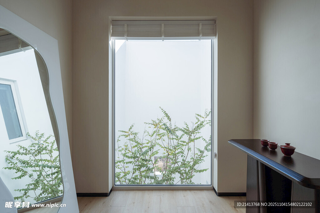 簡約室內(nèi)大窗綠植景觀