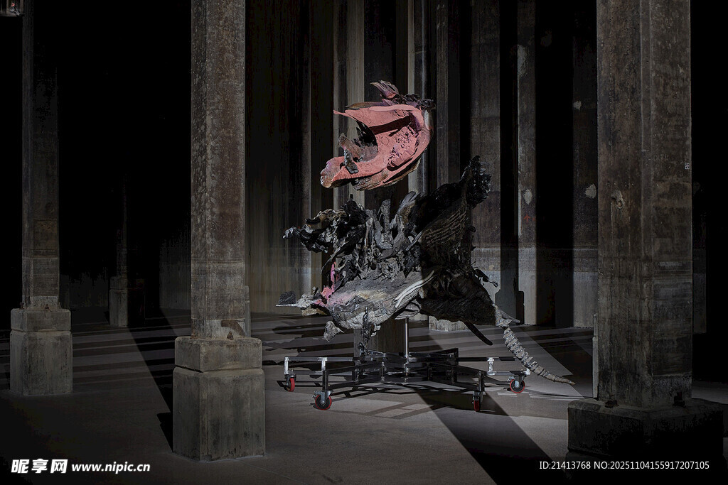 街頭舞者酷炫表演瞬間