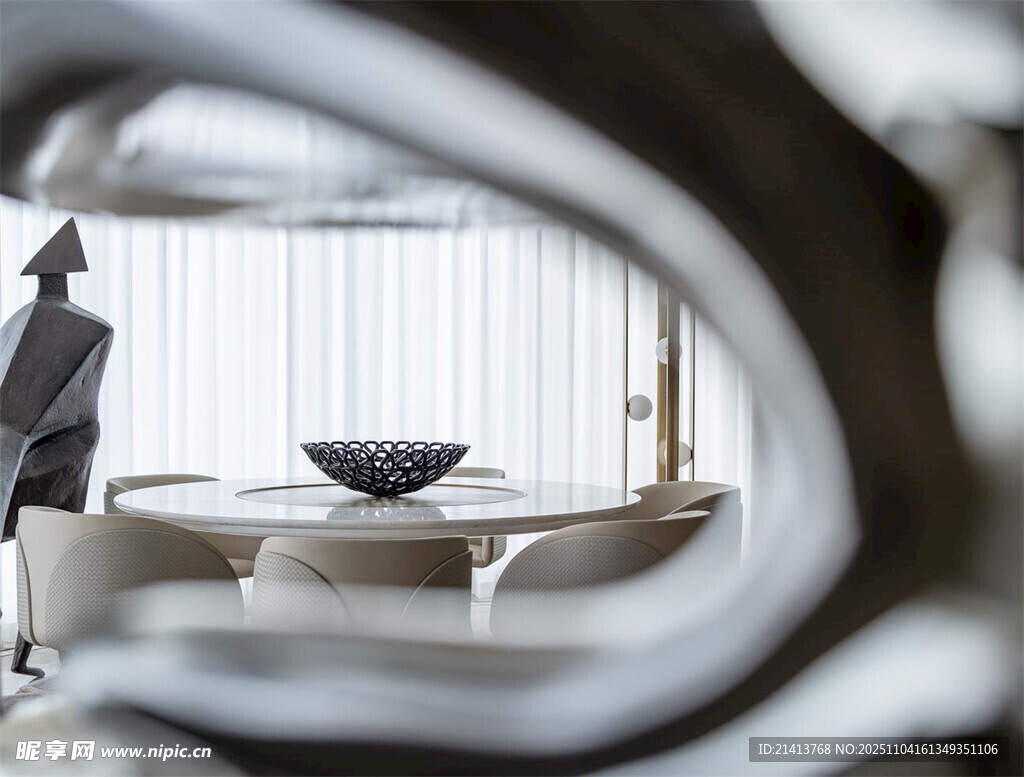 透過孔洞看現(xiàn)代室內(nèi)空間