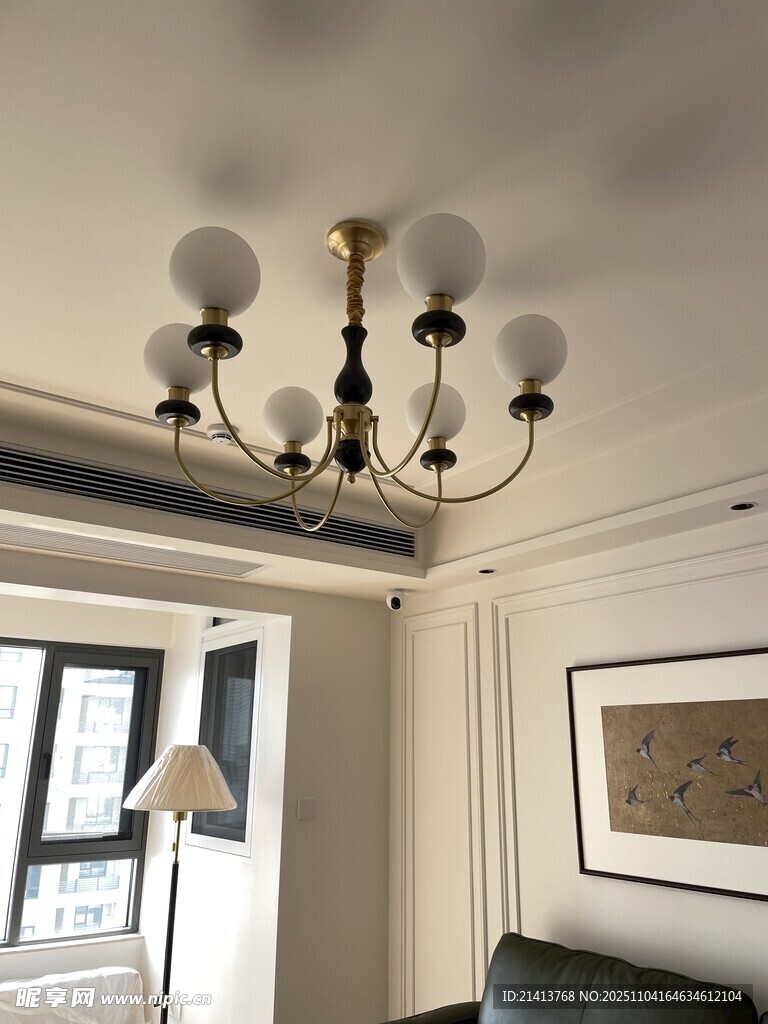 室內(nèi)優(yōu)雅吊燈裝飾場(chǎng)景