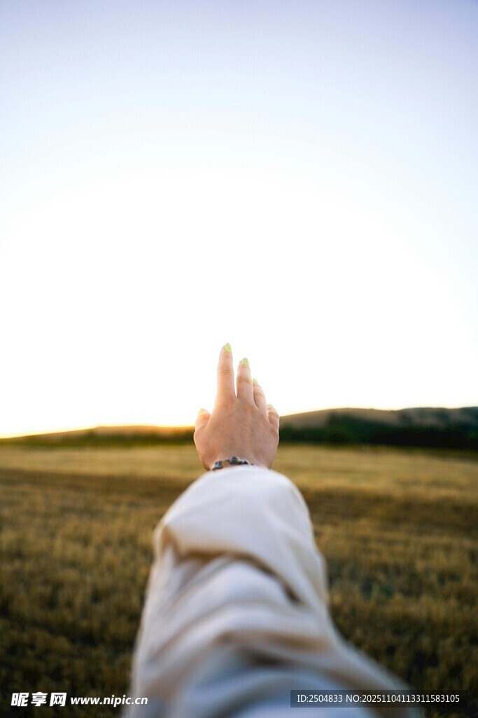 伸手觸摸天際的瞬間