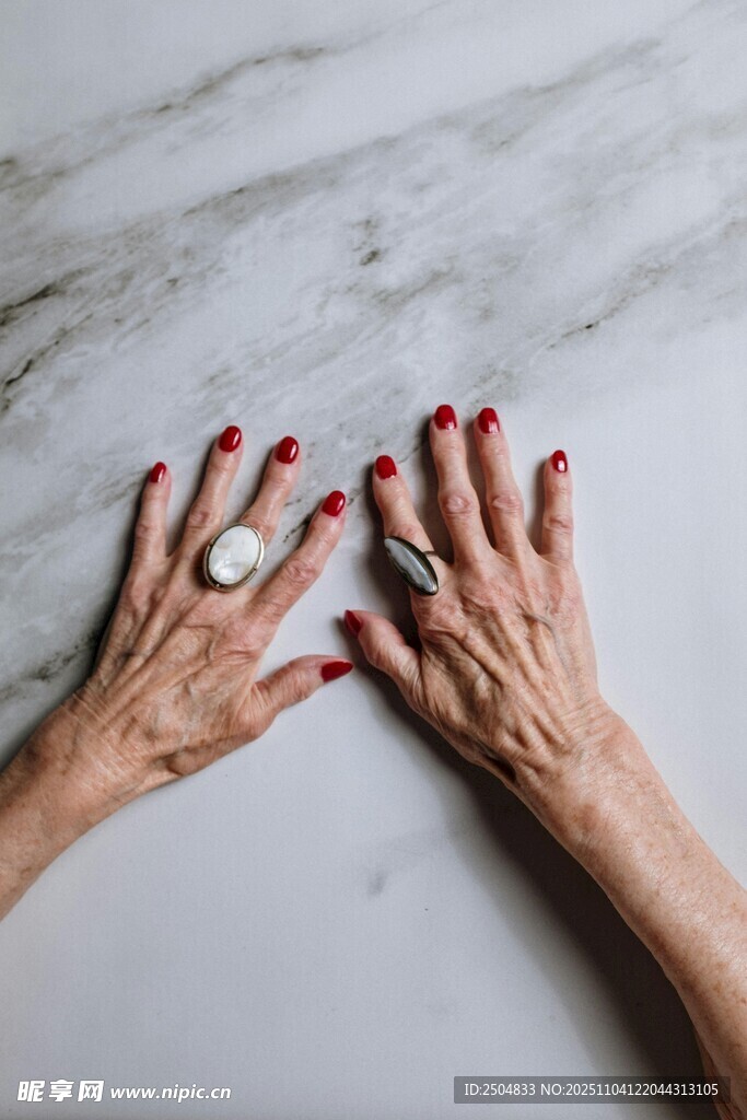 老年女性雙手特寫(xiě)