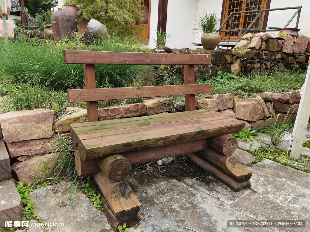 老舊木制長椅歲月痕跡